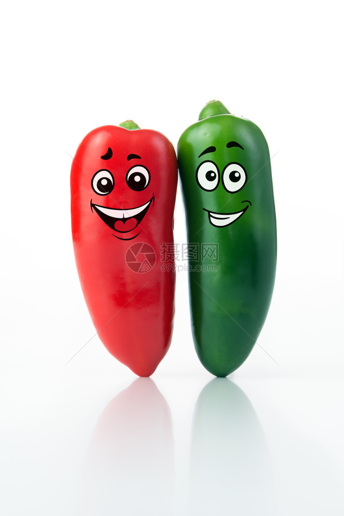 红辣椒和绿色辣图片