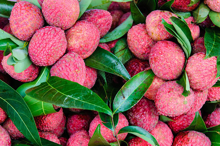泰国市场红色新鲜荔枝水果特写图片