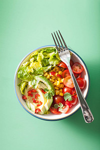 配西红柿和甜玉米的健康图片