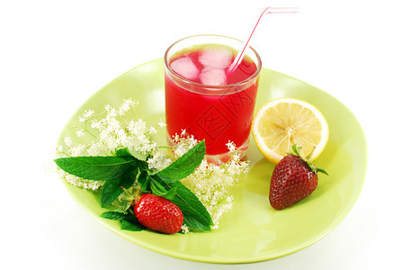 草莓柠檬冰茶图片