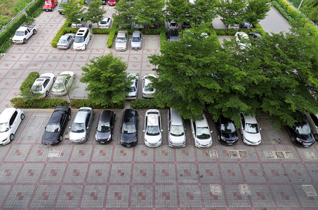 室外停车场的高角度视图图片
