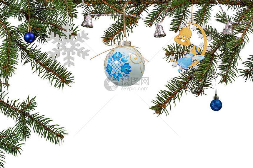 带球钟声和其他圣诞装饰品的天然无毛树枝图片