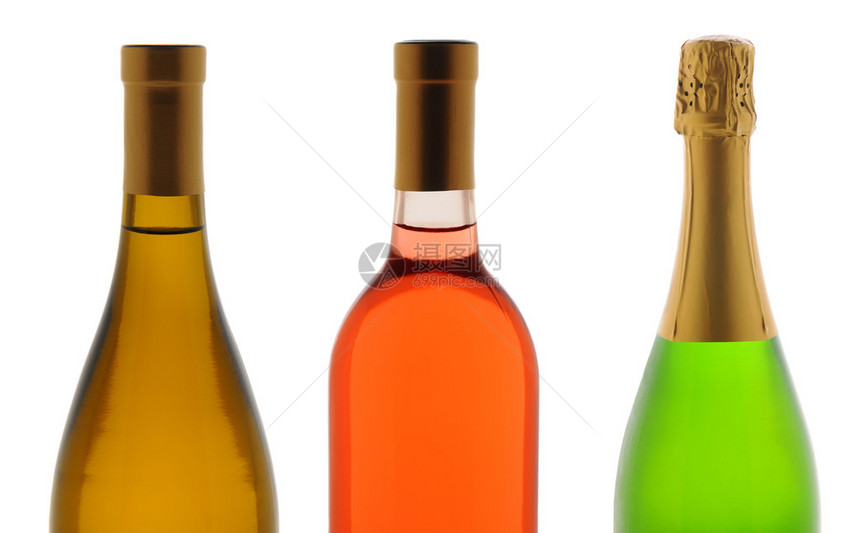 三个酒瓶的上半部分的特写镜头在白色背景葡萄酒有霞多丽白图片