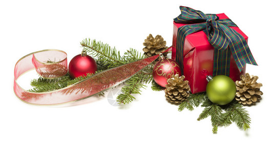 带丝的圣诞礼物松锥圆形和松枝分都是图片