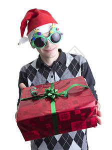 男人在圣诞派对的眼镜和帽子上图片