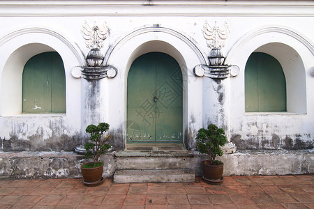 建筑的绿色门窗背景图片