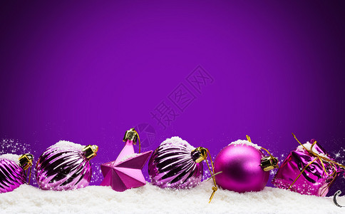 紫色背景的圣诞贺卡图片