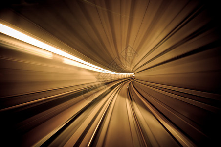 黑暗地铁隧道图片