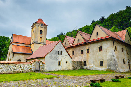 斯洛伐克皮涅尼山著名的红修道院图片