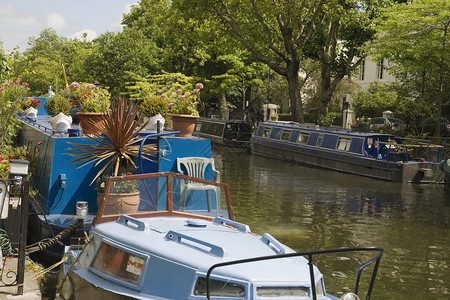 小河船停泊在联合王国伦敦Regents图片