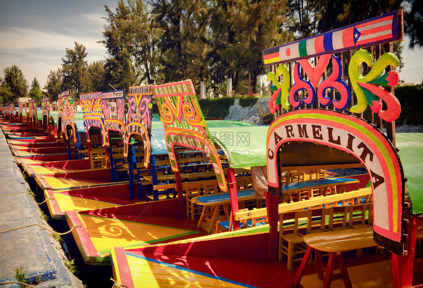 墨西哥Xochimilco浮游花园运河图片