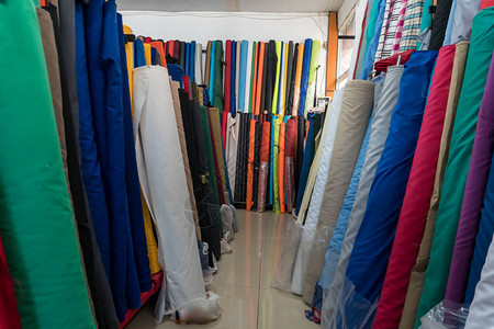 东部一家纺织店的织物和纺织品卷有多图片