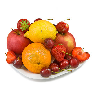 盘上熟草莓樱桃苹果橙子和柠图片