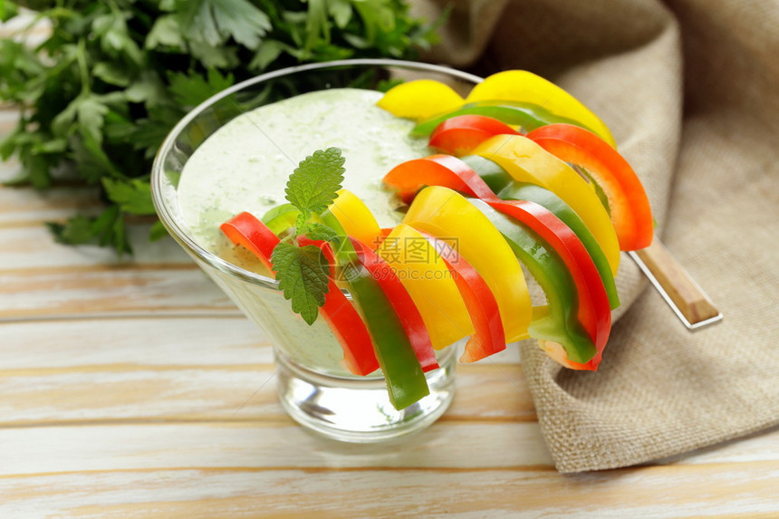 蔬菜开胃酸奶蘸甜椒图片