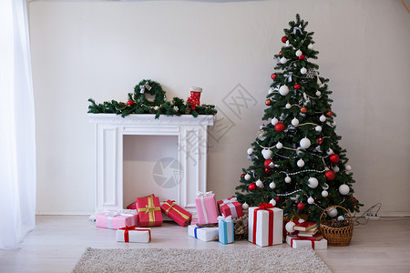 圣诞树加兰灯明图片