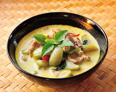 绿色猪肉咖喱泰国菜图片