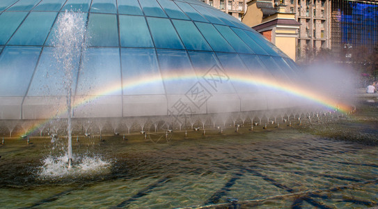 喷泉中的彩虹基辅乌克兰图片