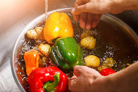 手洗辣椒和土豆图片