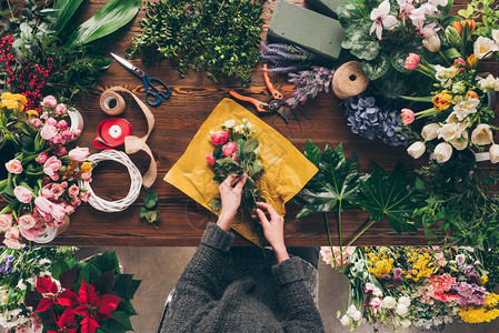 女花卉用包装纸包装花图片