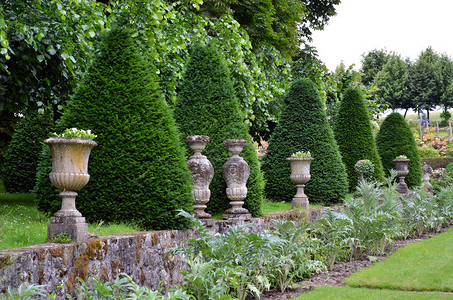 文兰德里附近的精致和品味丰富的花园和沙顿涅尔城堡图片