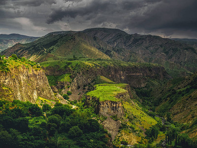 亚美尼亚多云日山地风图片