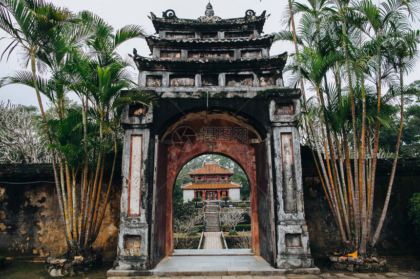 越南顺化美丽的东方公园入口拥图片
