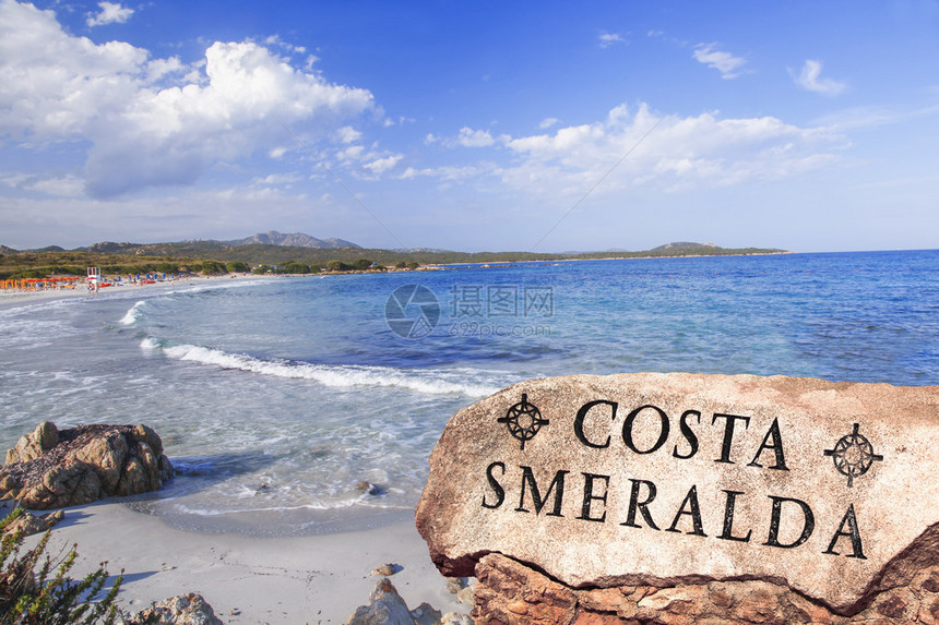 撒丁岛海岸与著名的科斯塔梅拉尔达部分在意图片