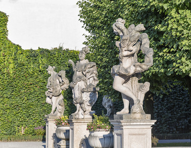 奥地利萨尔茨堡米拉贝尔花园的雕像Un图片