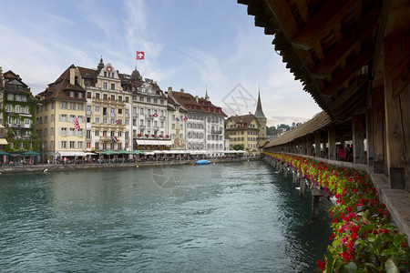 瑞士卢塞恩从著名的教堂大桥图片