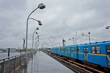 乌克兰基辅的铁路桥美丽的景色图片