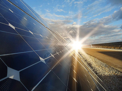 林诺瓦比尔使用可再生太阳能与背景