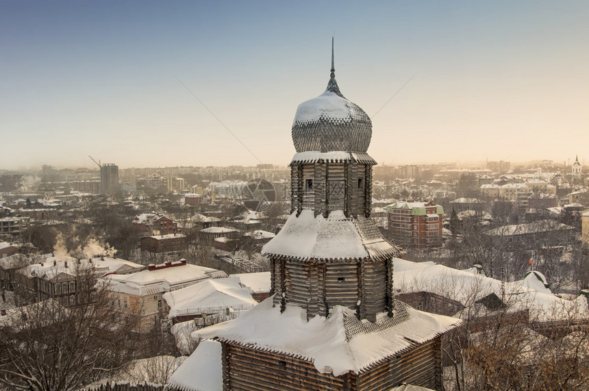 托木Kremlin的斯帕基塔在冬天图片