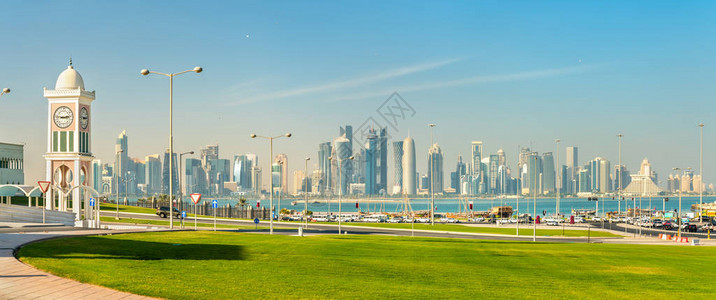 多哈时钟塔全景卡塔尔首都背景图片