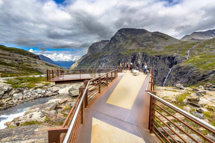 在挪威MooreogRomsdal地区Trollstigen公路旅游景点观图片