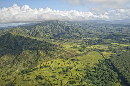 Kauaihawaii岛山和从直升机图片