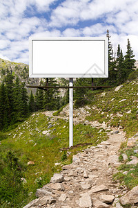 沿着科罗拉多的山道一带空广告牌广告图片