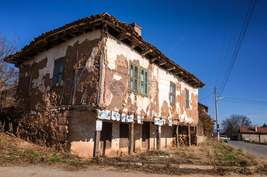 Radomir保加利亚村的老旧废弃房屋Ra图片