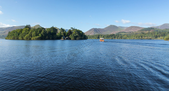 英国湖区Derwentwater边缘的码头图片