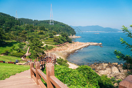 韩国统营李舜臣公园的海洋与自然景观背景图片