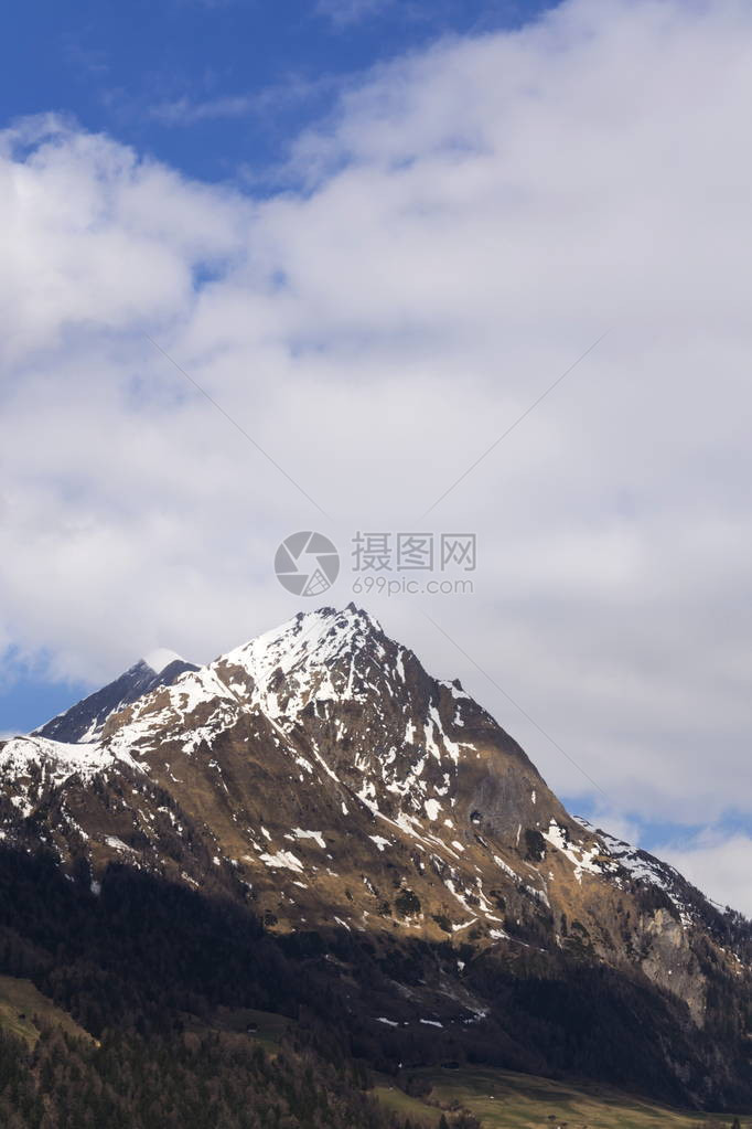 奥地利奥斯提罗尔的Matrei山丘图片