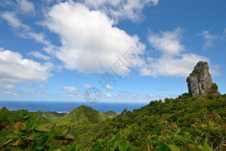 拉罗通加岛中部太平洋上空的针头景色非常美图片