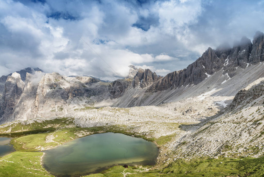 意大利多洛米蒂山峰中图片