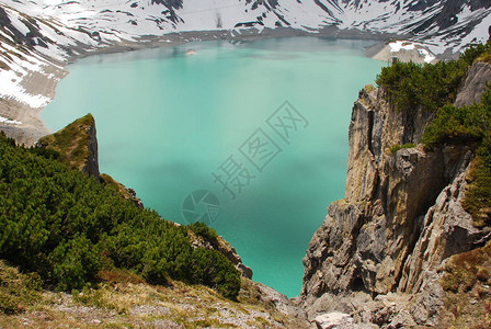 山湖风景与宁静的水图片