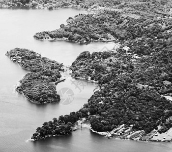 Atitlan湖海岸边城镇图片