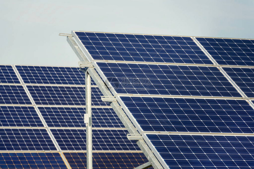 蓝色太阳能电池板光伏电站未来图片