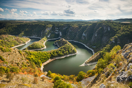 u型管道欧洲塞尔维亚Uvac河的U背景