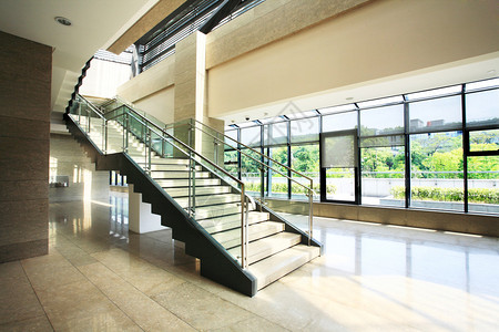 建筑物中的现代楼梯图片