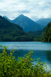 阿尔卑斯山湖和山脉图片