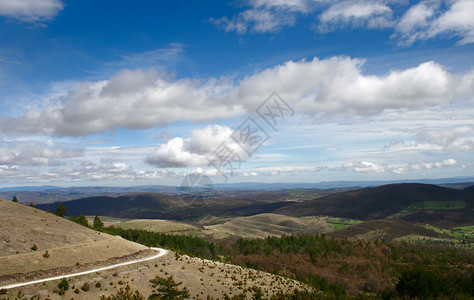 塞尔维亚的山地景观图片