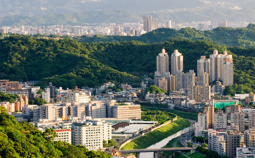 它是亚洲城市中美丽的城市景观图片